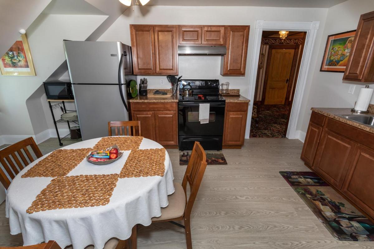 South Broadway Manor B&B - Near Fallingwater, Ohiopyle State Park, Hiking & Biking Trails Gap Scottdale Екстериор снимка