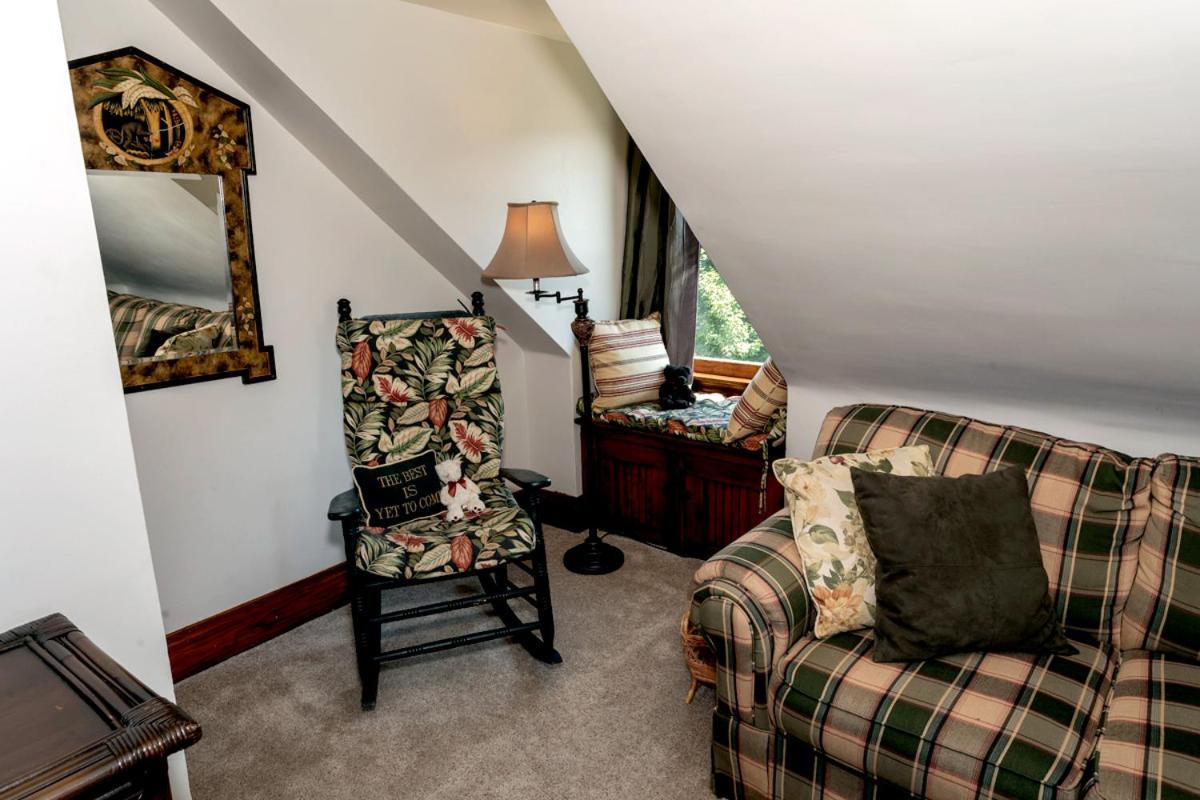 South Broadway Manor B&B - Near Fallingwater, Ohiopyle State Park, Hiking & Biking Trails Gap Scottdale Екстериор снимка