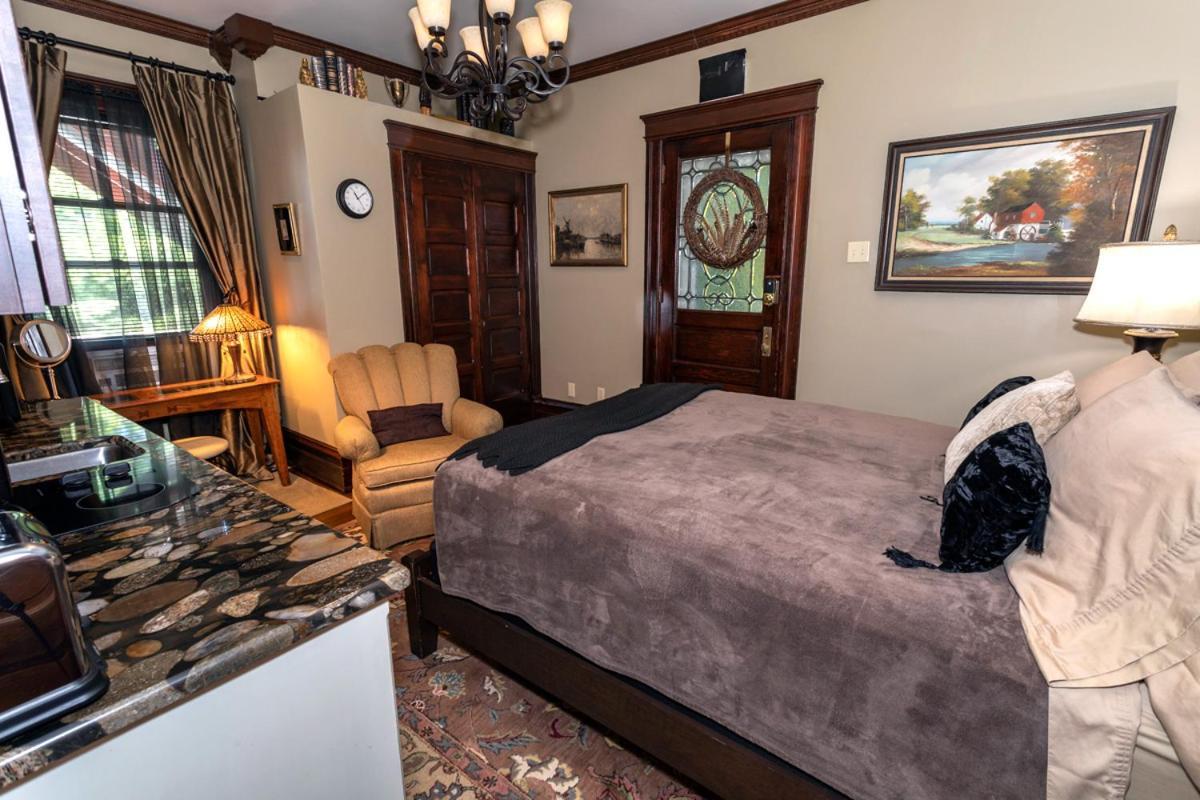 South Broadway Manor B&B - Near Fallingwater, Ohiopyle State Park, Hiking & Biking Trails Gap Scottdale Екстериор снимка