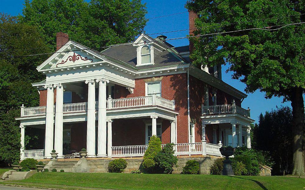 South Broadway Manor B&B - Near Fallingwater, Ohiopyle State Park, Hiking & Biking Trails Gap Scottdale Екстериор снимка